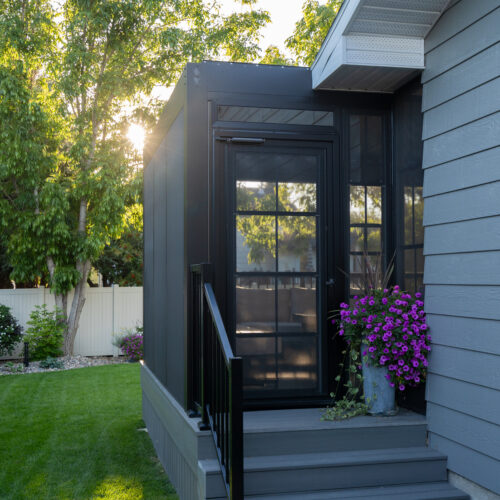 Moose Jaw Louvered Roof and Retractable Screen project