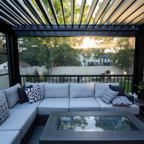 Moose Jaw Louvered Roof and Retractable Screen project